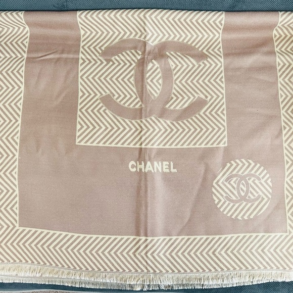 NWT🔥✨ CHANEL Stole/Scarf/Shawl made with cashmere & silk🤩 14S A52187X26009 - Picture 5 of 15